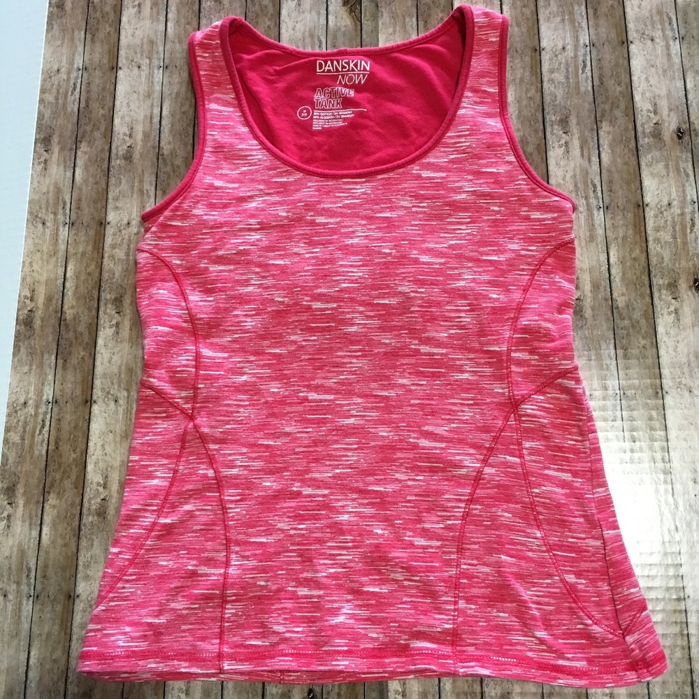 Danskin Now pink active tank in size medium EUC